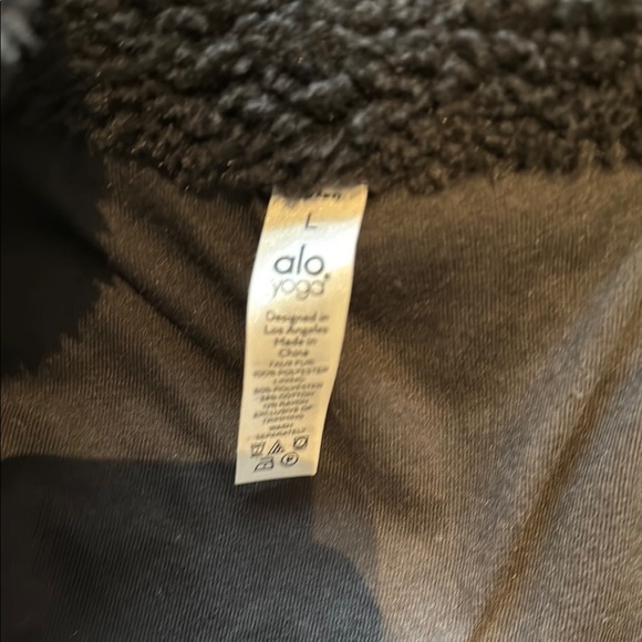 ALO Foxy Sherpa Jacket - EXCELLENT condition - size large - Picture 4 of 5